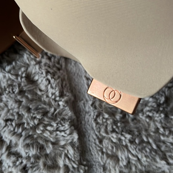 Bras - Picture 2 of 5